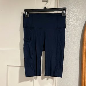 Lululemon biker shorts/leggings with pockets size 4